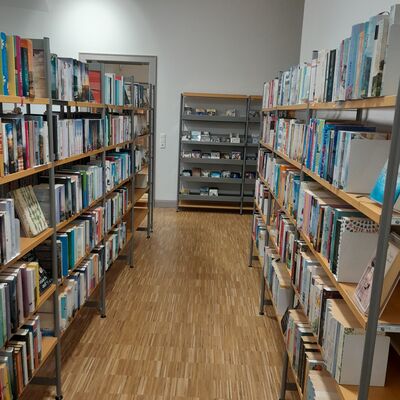 Bild vergrößern: Bibliothek Innenaufnahme