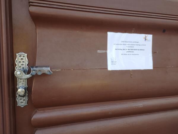 Bild vergrößern: Rathaus geschlossen